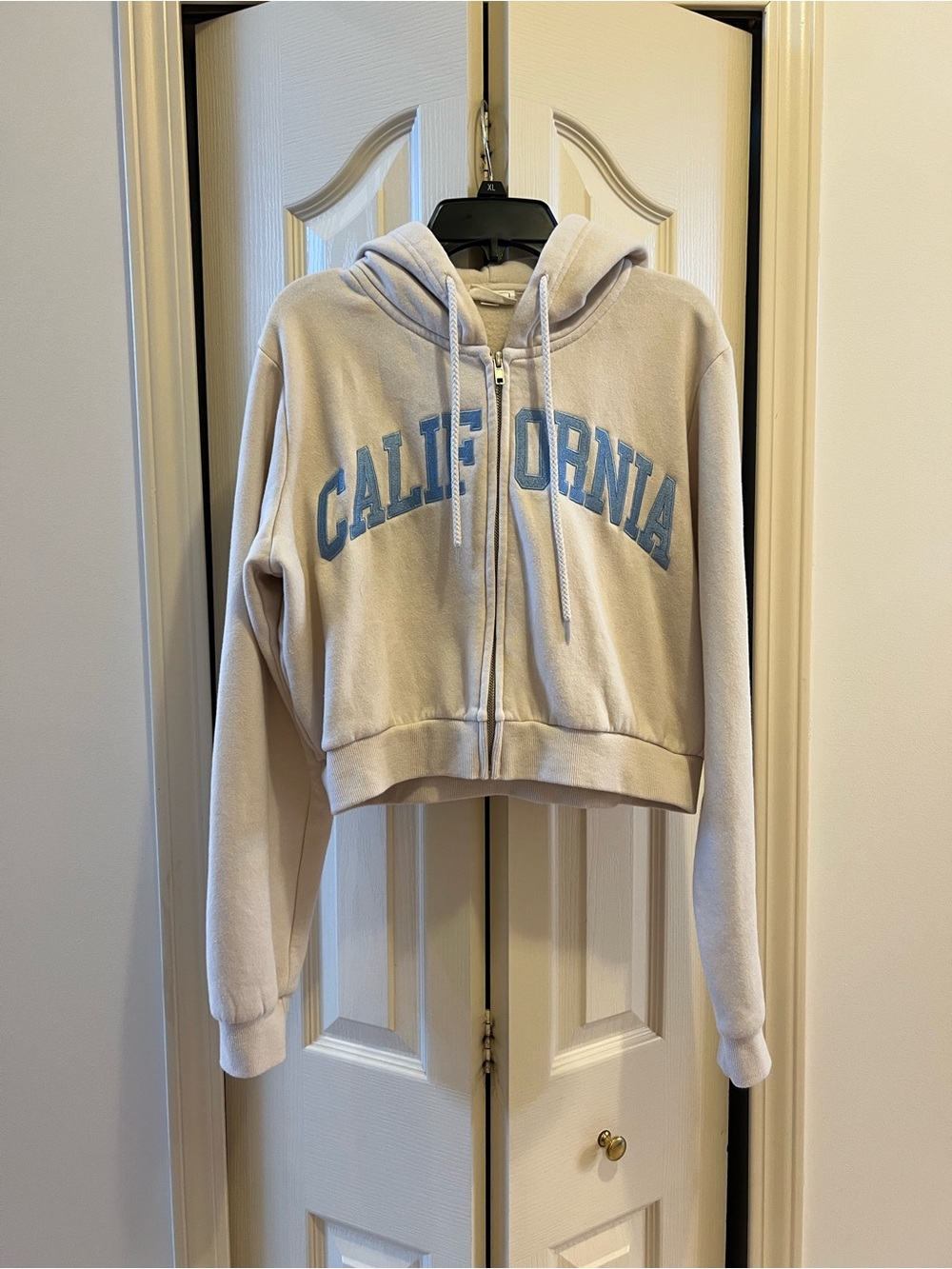 Juniors California Hoodie Size Medium